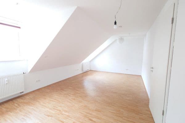 Pronájem bytu 3+1 79 m², Blumenstr. 3, Hannover, Dolní Sasko Pronájem bytu 3+1 79 m², Blumenstr. 3, Hannover, Dolní Sasko