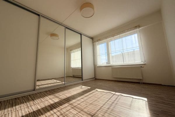 Pronájem bytu 2+kk 51 m², Vojtěcha Lanny, Kladno, Středočeský kraj Pronájem bytu 2+kk 51 m², Vojtěcha Lanny, Kladno, Středočeský kraj