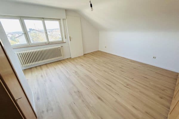Pronájem bytu 2+1 55 m², Lärchenstr. 31, Birkenfeld Pronájem bytu 2+1 55 m², Lärchenstr. 31, Birkenfeld
