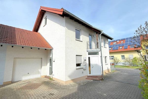 Prodej domu 145 m², pozemek 400 m², Breslauer Straße 14, Kindsbach Prodej domu 145 m², pozemek 400 m², Breslauer Straße 14, Kindsbach