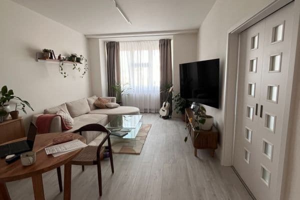 Pronájem bytu 2+1 60 m², Dělnická, Praha Pronájem bytu 2+1 60 m², Dělnická, Praha