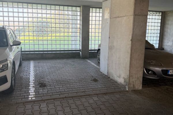Pronájem garáže 10 m², Skloněná, Praha Pronájem garáže 10 m², Skloněná, Praha