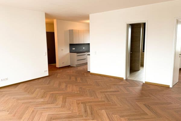 Pronájem bytu 3+1 110 m², Justinus-Kerner-Str. 23, Denkendorf Pronájem bytu 3+1 110 m², Justinus-Kerner-Str. 23, Denkendorf