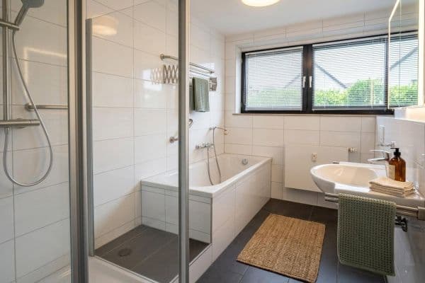 Pronájem bytu 3+1 110 m², Goethestr.3, Leverkusen Pronájem bytu 3+1 110 m², Goethestr.3, Leverkusen