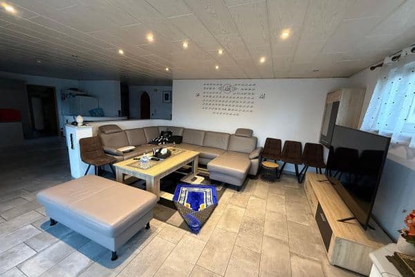 Pronájem bytu 3+1 135 m², Lärchenstr.3, Kirchardt-Berwangen Pronájem bytu 3+1 135 m², Lärchenstr.3, Kirchardt-Berwangen