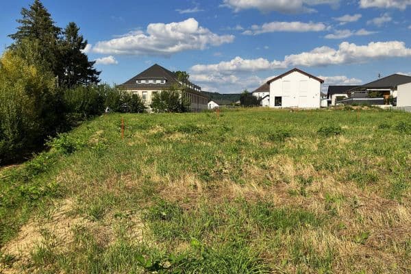 Prodej pozemku 1.102 m², Kurt-Moosdorf-Straße 15, Büdingen Prodej pozemku 1.102 m², Kurt-Moosdorf-Straße 15, Büdingen