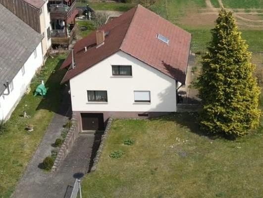 Prodej domu 185 m², pozemek 1.050 m², Frauenstraße 44, Bernstadt Prodej domu 185 m², pozemek 1.050 m², Frauenstraße 44, Bernstadt
