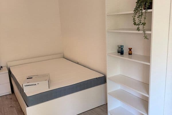 Pronájem bytu 1+1 37 m², Heinrichstr. 105, Düsseldorf Pronájem bytu 1+1 37 m², Heinrichstr. 105, Düsseldorf