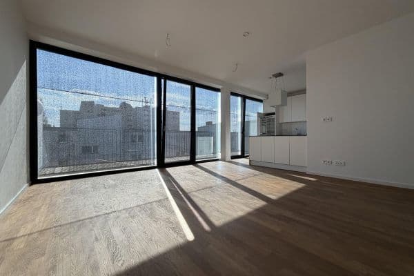 Prodej bytu 3+1 110 m², Harzer Straße 109, Berlin, Berlín Prodej bytu 3+1 110 m², Harzer Straße 109, Berlin, Berlín