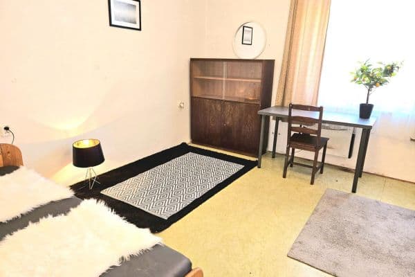 Pronájem bytu 3+1 90 m², Husinecká, Praha, Praha Pronájem bytu 3+1 90 m², Husinecká, Praha, Praha