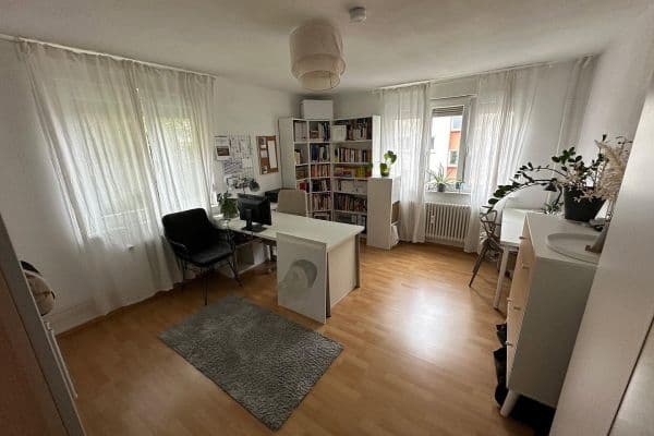 Pronájem bytu 3+1 70 m², Traubenstr. 30, Stuttgart, Bádensko-Württembersko Pronájem bytu 3+1 70 m², Traubenstr. 30, Stuttgart, Bádensko-Württembersko