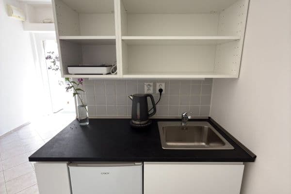 Pronájem bytu 1+kk 15 m², Zbynická, Praha Pronájem bytu 1+kk 15 m², Zbynická, Praha
