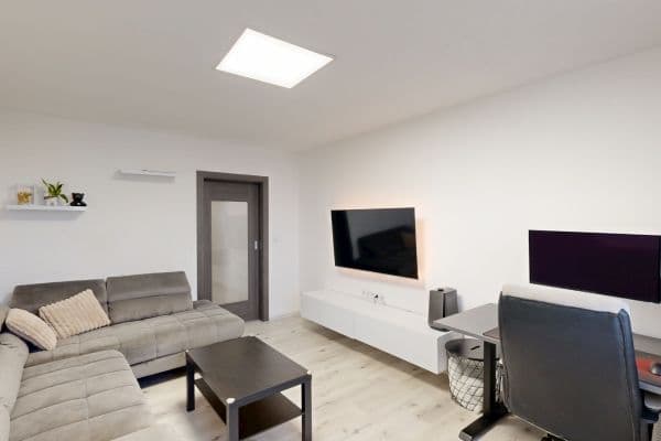 Pronájem bytu 3+1 68 m², Na Loučkách, Kuřim Pronájem bytu 3+1 68 m², Na Loučkách, Kuřim