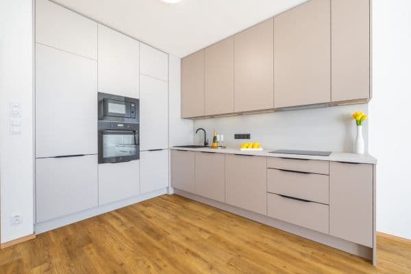 Prodej bytu 3+kk 89 m², Sazovická, Praha Prodej bytu 3+kk 89 m², Sazovická, Praha