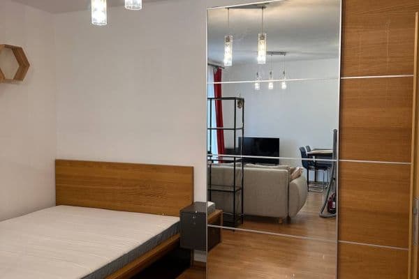 Pronájem bytu 1+kk 41 m², Modenská, Praha Pronájem bytu 1+kk 41 m², Modenská, Praha