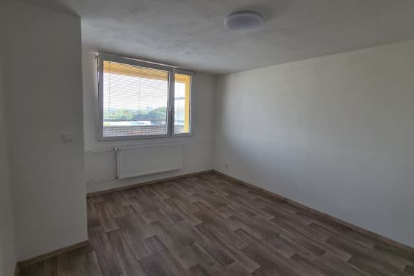 Pronájem bytu 1+kk 25 m², Italská, Kladno Pronájem bytu 1+kk 25 m², Italská, Kladno