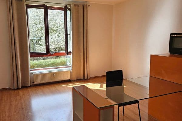 Pronájem bytu 1+kk 31 m², Jaroslava Foglara, Praha Pronájem bytu 1+kk 31 m², Jaroslava Foglara, Praha