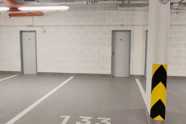 Pronájem garáže 15 m², Poděbradská, Praha Pronájem garáže 15 m², Poděbradská, Praha