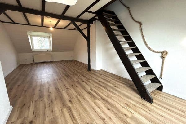 Pronájem bytu 3+kk 87 m², Grafenstraße 13, Wuppertal, Severní Porýní-Vestfálsko Pronájem bytu 3+kk 87 m², Grafenstraße 13, Wuppertal, Severní Porýní-Vestfálsko