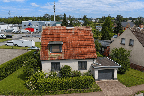 Prodej domu 121 m², pozemek 270 m², Kreuzbergstraße 39, Dessau-Rosslau Prodej domu 121 m², pozemek 270 m², Kreuzbergstraße 39, Dessau-Rosslau