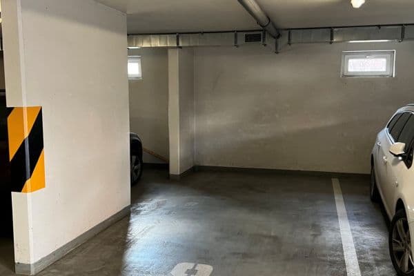 Pronájem garáže 25 m², Janýrova, Praha Pronájem garáže 25 m², Janýrova, Praha