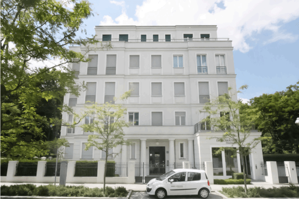 Prodej bytu 4+1 155 m², Clara-Wieck Straße 4, Berlin, Berlín Prodej bytu 4+1 155 m², Clara-Wieck Straße 4, Berlin, Berlín