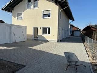 Pronájem domu 138 m², pozemek 250 m², Riedering, Bavorsko Pronájem domu 138 m², pozemek 250 m², Riedering, Bavorsko