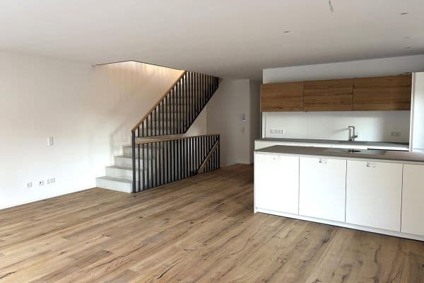 Pronájem domu 133 m², pozemek 250 m², Raubling, Bavorsko Pronájem domu 133 m², pozemek 250 m², Raubling, Bavorsko