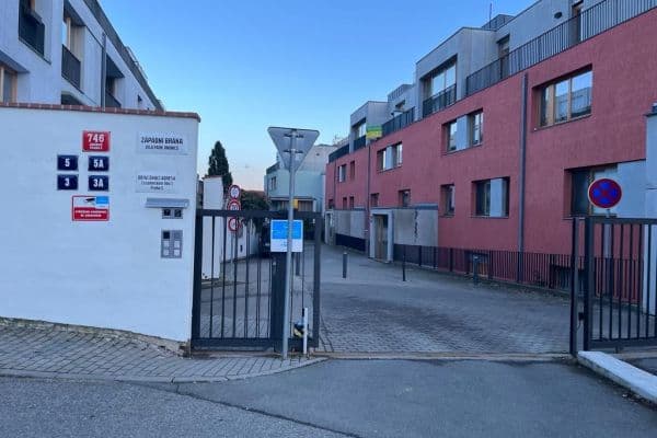 Pronájem garáže 14 m², Za Zámečkem, Praha Pronájem garáže 14 m², Za Zámečkem, Praha