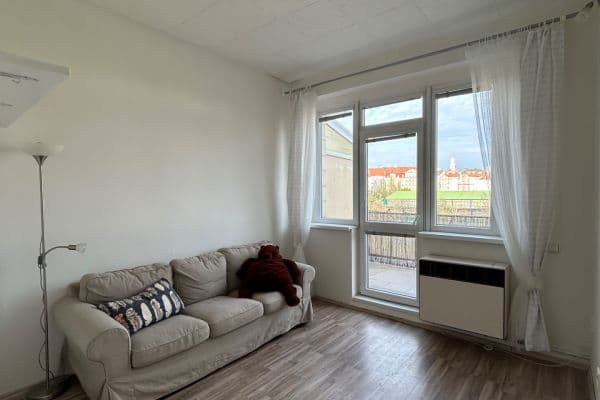Pronájem bytu 2+1 34 m², Petrohradská, Praha Pronájem bytu 2+1 34 m², Petrohradská, Praha
