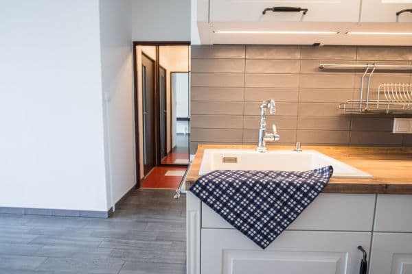 Pronájem bytu 2+kk 44 m², Uherská, Praha Pronájem bytu 2+kk 44 m², Uherská, Praha