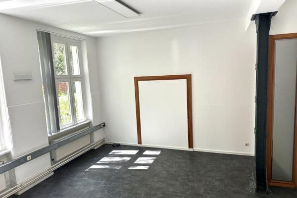 Pronájem kanceláře 33 m², Giesensdorfer Str. 29, Berlin, Berlín Pronájem kanceláře 33 m², Giesensdorfer Str. 29, Berlin, Berlín