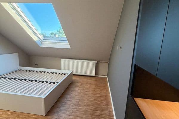 Pronájem bytu 3+1 22 m², Feldbergblick 2+4, Frankfurt am Main Pronájem bytu 3+1 22 m², Feldbergblick 2+4, Frankfurt am Main
