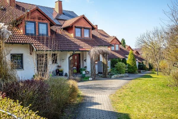 Prodej domu 135 m², pozemek 325 m², Schulstraße 20e, Großheirath Prodej domu 135 m², pozemek 325 m², Schulstraße 20e, Großheirath
