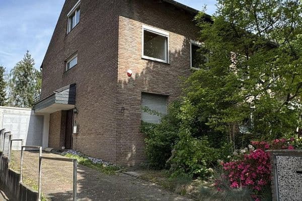 Prodej domu 214 m², pozemek 424 m², Schmachtenbergstraße 23, Essen Prodej domu 214 m², pozemek 424 m², Schmachtenbergstraße 23, Essen