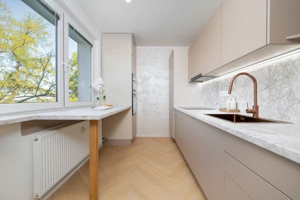 Prodej bytu 3+1 70 m², Sametová, Liberec Prodej bytu 3+1 70 m², Sametová, Liberec