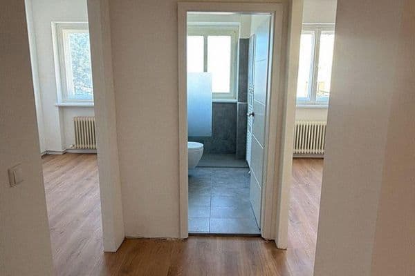 Prodej bytu 2+1 55 m², Ollenhauerstraße 92, Berlin, Berlín Prodej bytu 2+1 55 m², Ollenhauerstraße 92, Berlin, Berlín