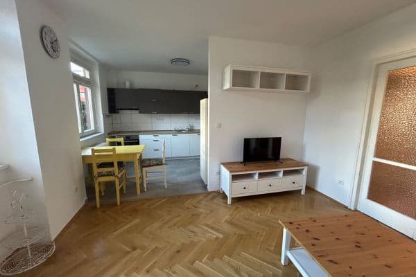 Pronájem bytu 2+kk 64 m², Stroupežnického, Praha Pronájem bytu 2+kk 64 m², Stroupežnického, Praha