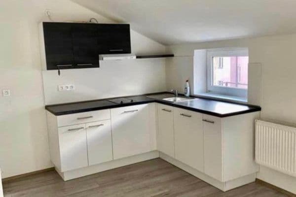 Pronájem bytu 1+kk 39 m², Západní, Karlovy Vary Pronájem bytu 1+kk 39 m², Západní, Karlovy Vary