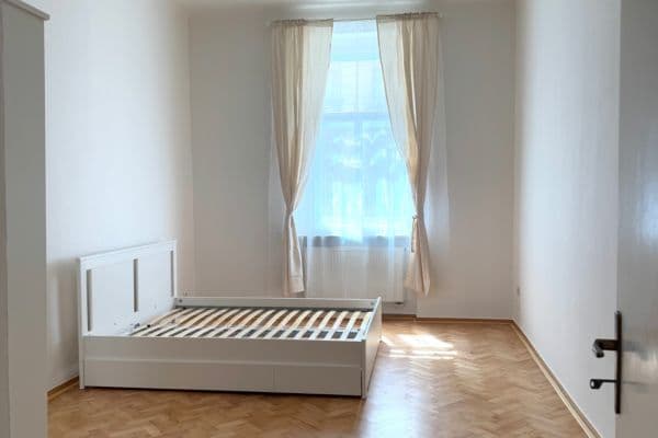 Pronájem bytu 1+1 38 m², Řipská, Praha Pronájem bytu 1+1 38 m², Řipská, Praha