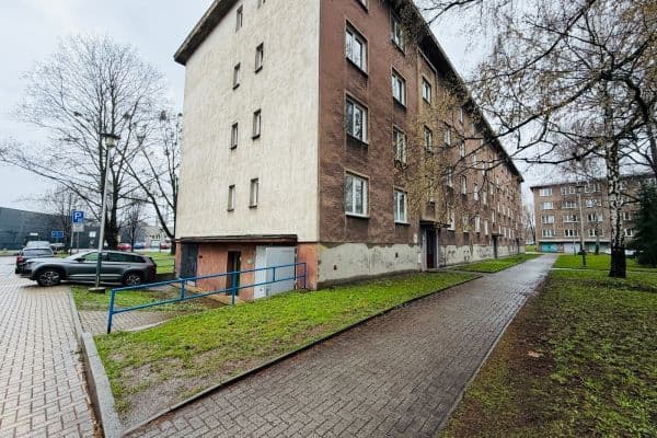 Pronájem garáže 22 m², náměstí Jiřího Myrona, Ostrava-Mor.Ostrava Pronájem garáže 22 m², náměstí Jiřího Myrona, Ostrava-Mor.Ostrava