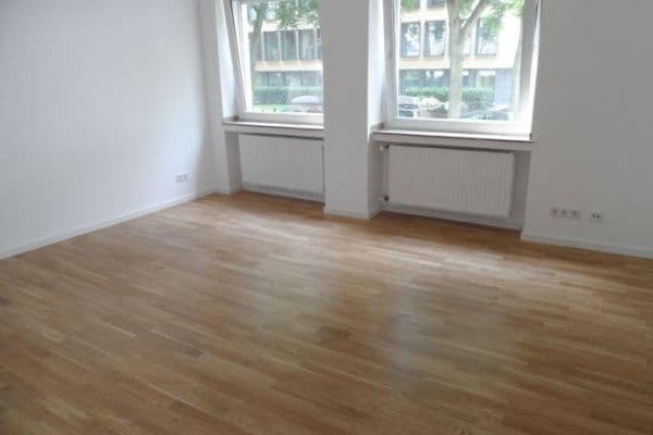 Pronájem bytu 2+1 53 m², Landhausstr., Stuttgart, Bádensko-Württembersko Pronájem bytu 2+1 53 m², Landhausstr., Stuttgart, Bádensko-Württembersko