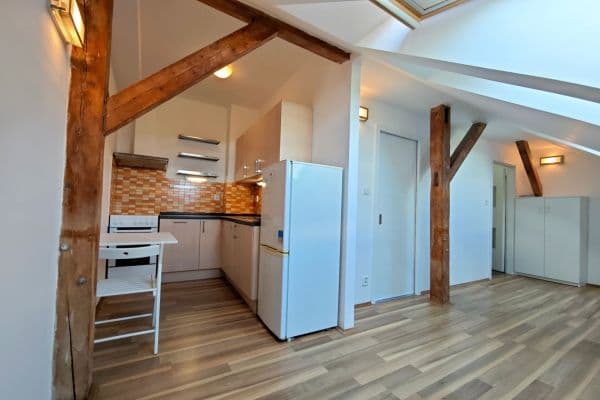 Prodej bytu 1+kk 32 m², V Okruží, Praha Prodej bytu 1+kk 32 m², V Okruží, Praha
