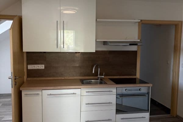 Pronájem bytu 2+1 60 m², Moskevská, Karlovy Vary Pronájem bytu 2+1 60 m², Moskevská, Karlovy Vary