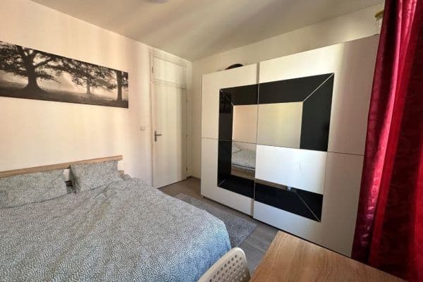 Pronájem bytu 3+1 70 m², Drahobejlova, Praha Pronájem bytu 3+1 70 m², Drahobejlova, Praha