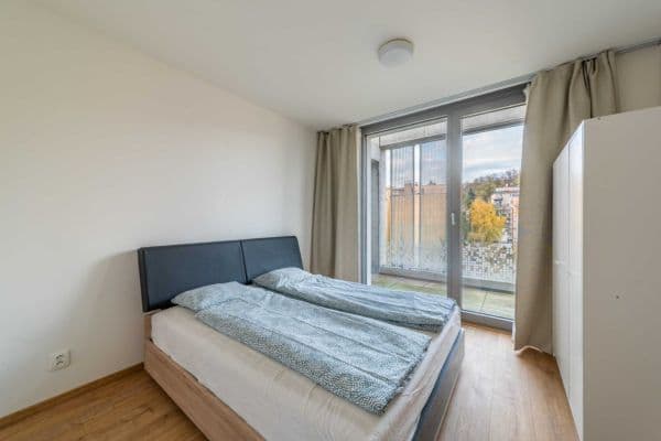 Pronájem bytu 4+1 15 m², Hlaváčkova, Praha Pronájem bytu 4+1 15 m², Hlaváčkova, Praha