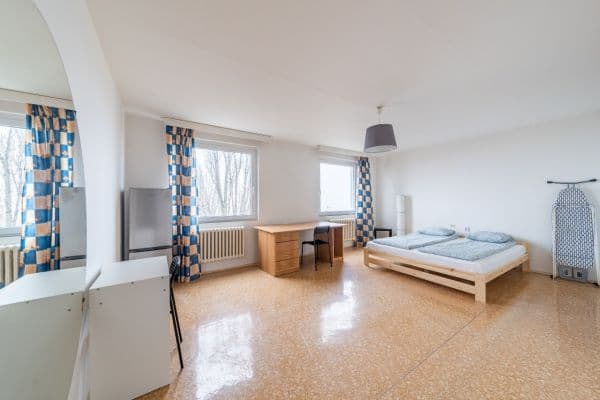 Pronájem bytu 4+1 24 m², Kříženeckého náměstí, Praha Pronájem bytu 4+1 24 m², Kříženeckého náměstí, Praha