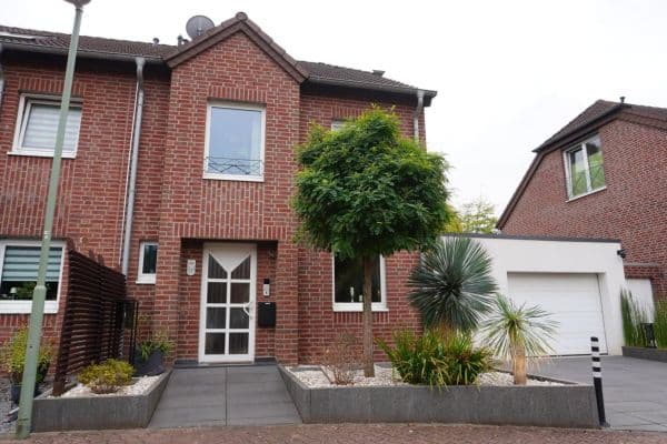 Prodej domu 147 m², pozemek 303 m², Gladbacher Straße 280, Neuss Prodej domu 147 m², pozemek 303 m², Gladbacher Straße 280, Neuss