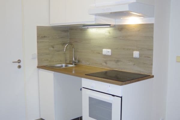 Pronájem bytu 1+1 35 m², Husitská, Praha Pronájem bytu 1+1 35 m², Husitská, Praha