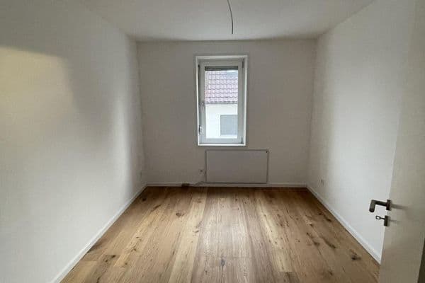 Pronájem bytu 3+1 65 m², Zabergäustr.97, Stuttgart Pronájem bytu 3+1 65 m², Zabergäustr.97, Stuttgart